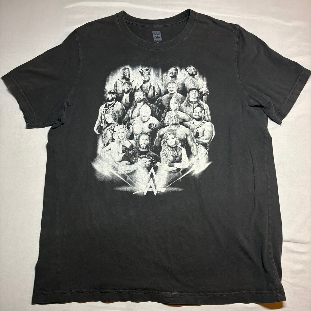 WWE black graphic t shirt